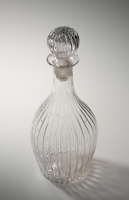 Decanter and Stopper Slider Image 2